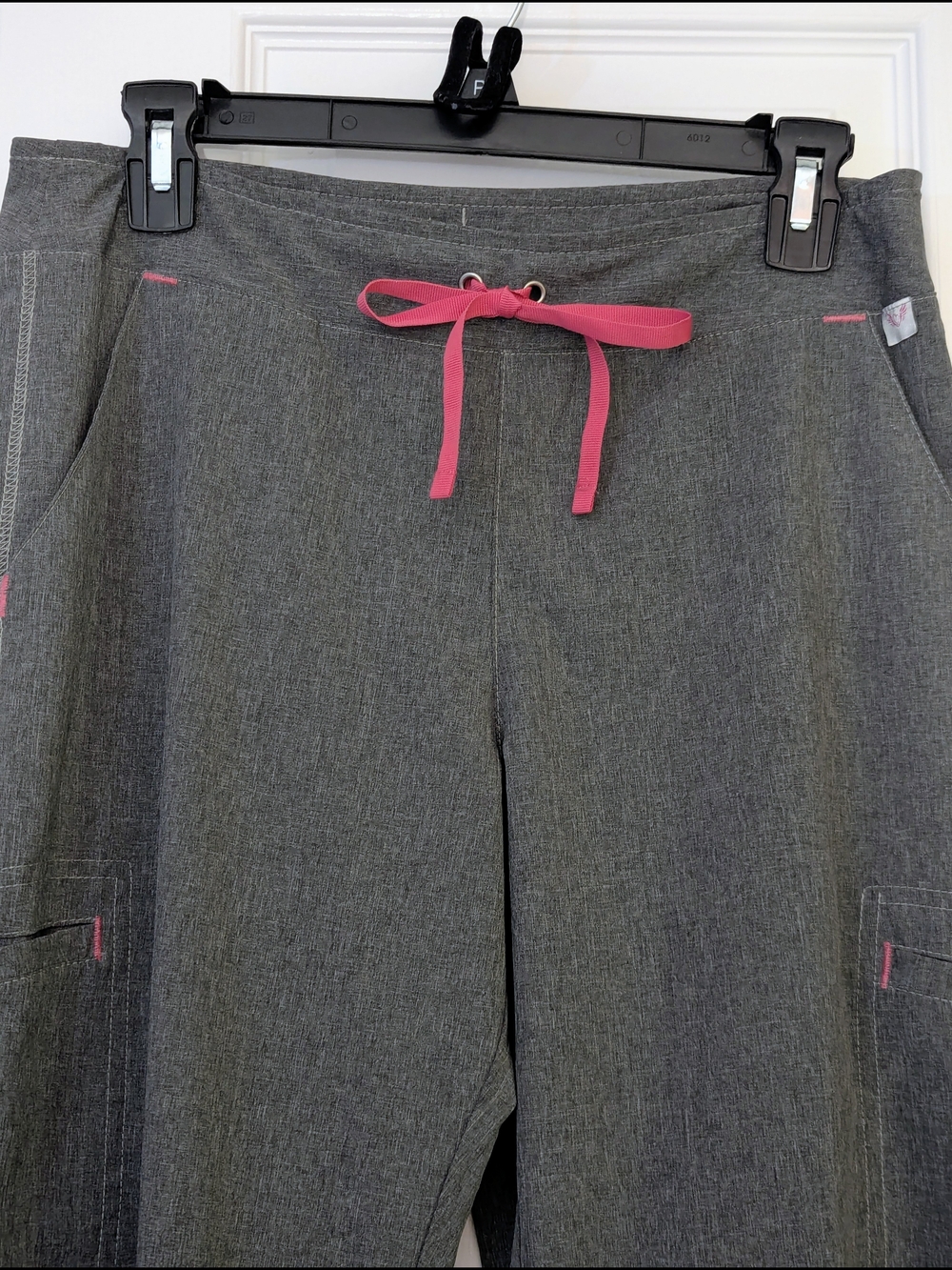 Smitten Heathered Charcoal Gray Scrub Set with Pink Accents - Size Small - Picture 9 of 16